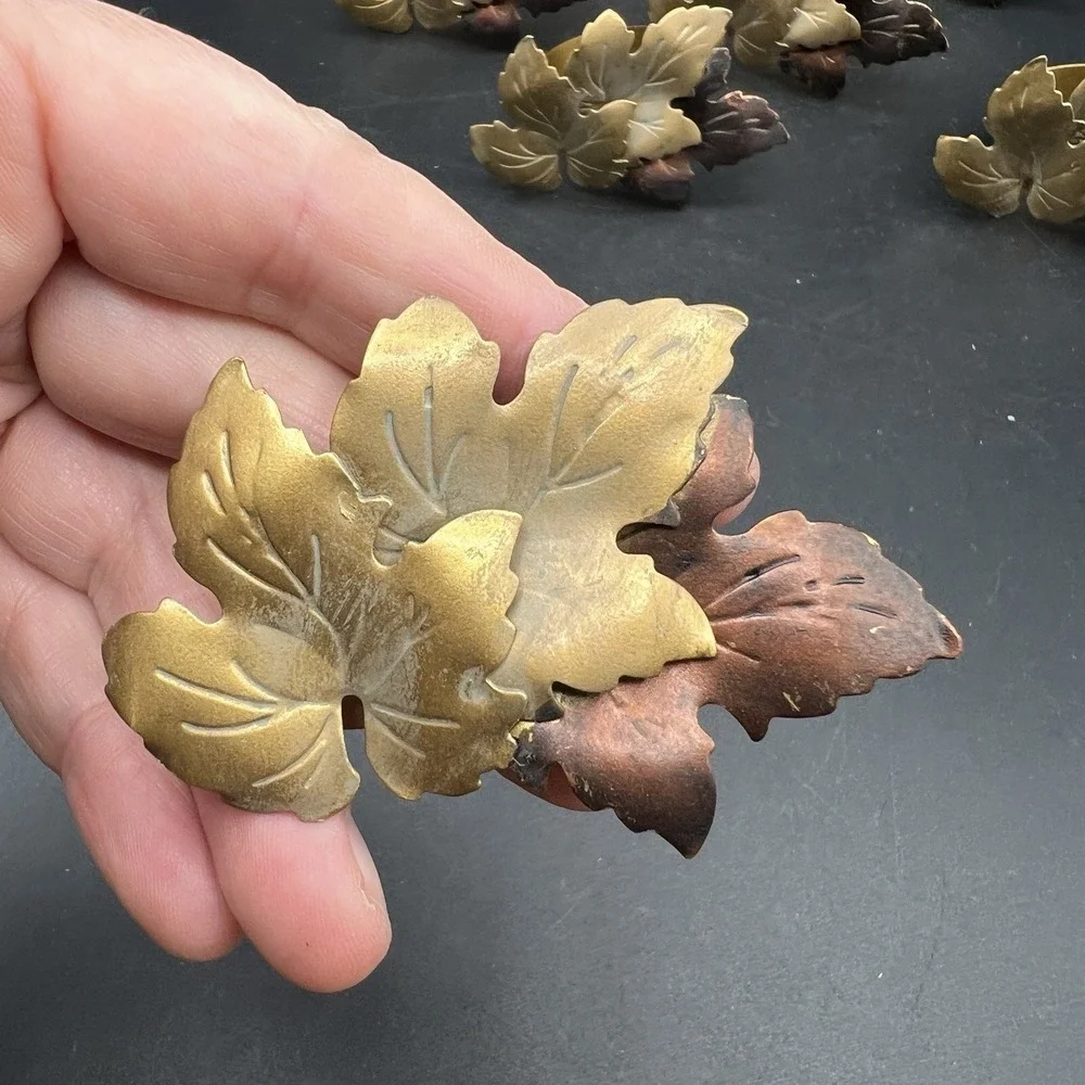 8 Metal Maple Leaf Napkin Rings Holders Brown/Gold-Tone Colors Autumn Fall